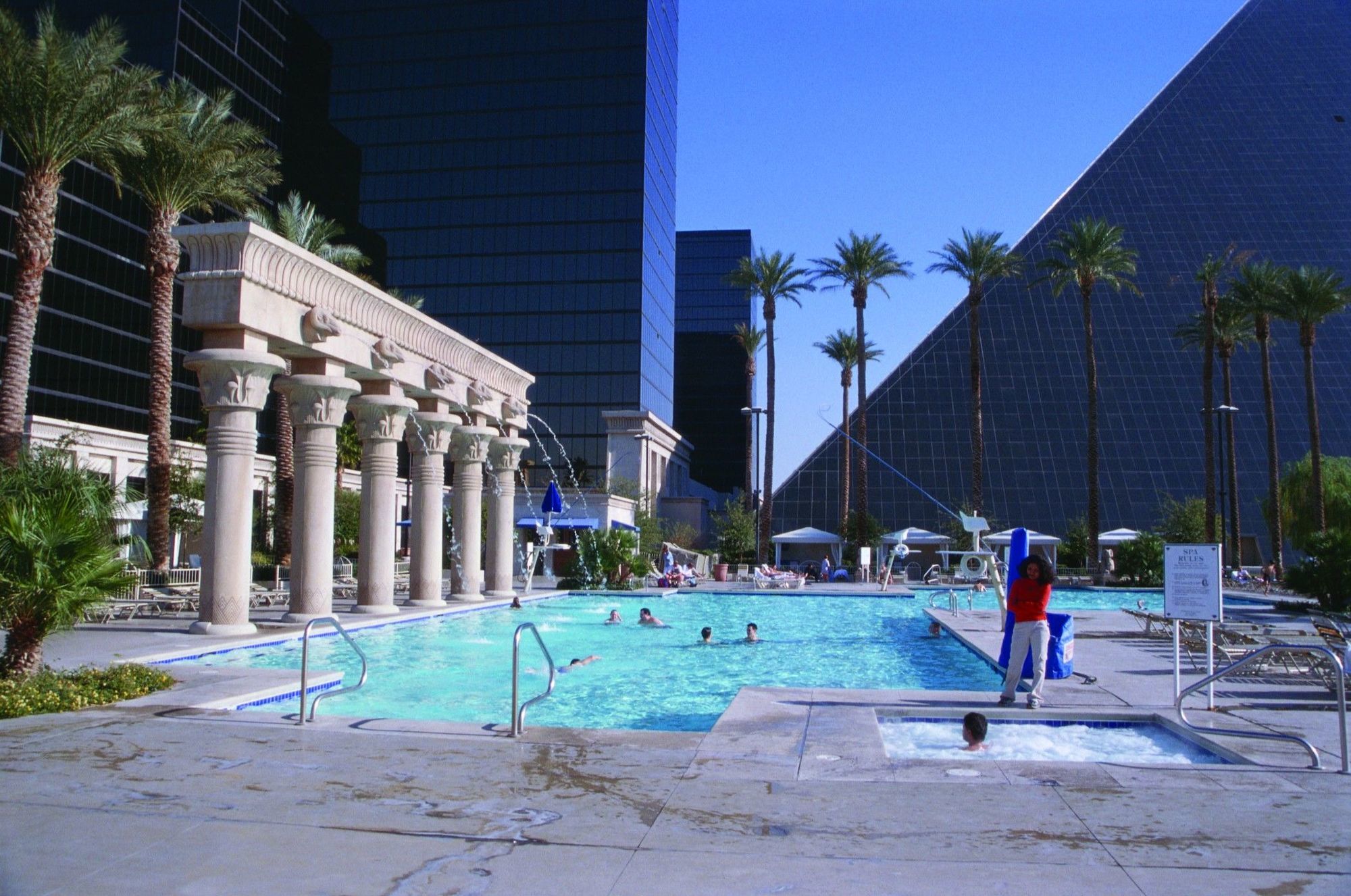 Luxor Hotel Las Vegas Exterior photo